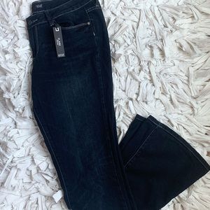 Ana Flare Jeans